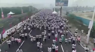 लखनऊ में मैराथन प्रारम्भ ...
यह सत्ता परिवर्तन की मैराथन है । लड़कियों ने कमर कस ली है । ....पंचम तल की ओर
#मैं_लड़की_हूँ_लड़_सकती_हूँ