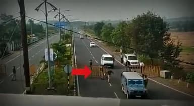 मध्यप्रदेश पुलिस का तानासाही रवैया कैमरे मे हुआ रिकार्ड #भोपाल_एयरपोर्ट यह है #मध्यप्रदेश_पुलिस जो लोगो के साथ अन्याय कर रही है। #Shivraj_Singh_Chouhan
#narottammisha #narendramodi #chandrashekharazad