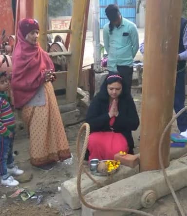 #जल_ही_जीवन_है
हमारे वार्ड 66 में गोपाल नगर के निवासियों की जल समस्या के निवारण हेतु एक और 8" की बोरिंग का शुभारम्भ किया गया |
इससे स्थानीय लोगों में ख़ुशी की लहर नज़र आई |
इस अवसर पर श्री मनोज शर्मा, श्री प्रदीप शर्मा, श्री गौतम जी उपस्थित