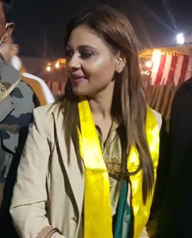 ख्वाबों में मिल गए तो मिल ही जायेंगे वरना
हम जागती आंखों के मुकद्दर में नही हैं
#goodnight