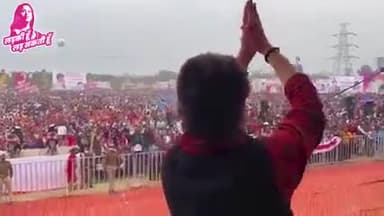 उठो द्रोपदी शस्त्र उठा लो
इसके बिना न लड़ सकती हो
लड़की हो तुम लड़ सकती हो
#लड़की_हूं_लड़_सकती_हूं