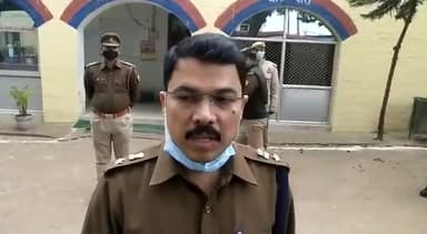 पुलिस चौपाल के तहत गोरखपुर एसएसपी डॉ विपिन टाडा ने सुनी फरियादियों की आवाज।
#gorakhpurpolice
@ggorakhpurup