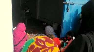 आंगनवाड़ी कार्यकत्रियों द्वारा जैनपुर में राशन वितरण होता हुआ
#ration