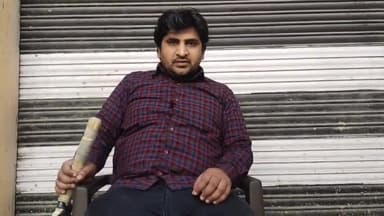 यूपी चुनाव में उतरे दल स्मार्ट फोन लैपटॉप के मुद्दों के साथ युवाओं के लिए गांव में #खेल_मैदान के मुद्दे पर भी ध्यान दें
