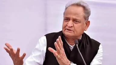 अब गांव में स्कूल कब बंद होंगे, नई लेटेस्ट खबर।
अब धीरे-धीरे गांवो में भी स्कूल बंद हो रही है।
#news_  #studynews