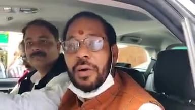 "पार्टी मां होती है,लीडर-लीडर होता है,समाजवादी पार्टी हमारा परिवार है-#हमारे_नेता_जननेता मा०श्री डॉ मनोज कुमार पांडेय जी