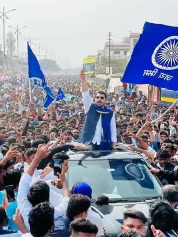 उठाओ अपना फोन लिख दो #यूपी_मांगे_चन्द्रशेखरआजाद