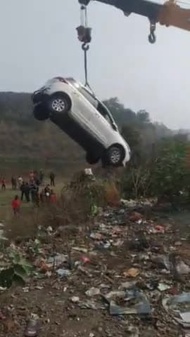 west bokaro:- आई 20 कार हुवी दुर्गटनग्रास्ट कार में बैठे लोग बाल बाल बचे. #publicnews #jharkhandaccident