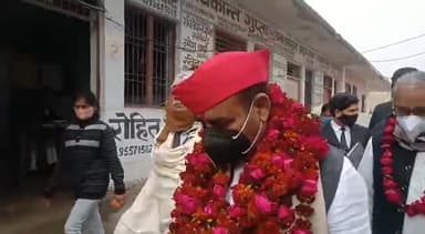 समाजवादी पार्टी की तरफ से #बाह से चुनाव लड़ रहे, मधुसूदन शर्मा ने सोमवार को पर्चा दाखिल किया..