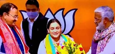 ब्रेकिंग न्यूज़ मुलायम सिंह की छोटी बहू अपर्णा यादव भाजपा में शामिल हुई #Hamirpur #Nishant_Tripathi #up