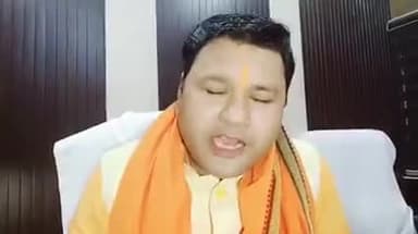UP के हिन्दुओ अब फैसला तुम्हें करना है..
यूपी चुनाव में #सपा 80% मुस्लिमों को सीट दे रही है, वहीं #केजरीवाल, #कोंग्रेस और #मायावती भी 80% मुस्लिमों को उम्मीद्वार बना रही है.. मतलब जिनकी आबादी 20% है उनपर इतना भरोसा?