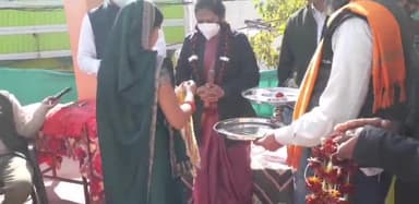 विदिशा नगर: MP की प्रदेश मंत्री लता वानखेड़े ने किया बूथ 5 6 का शुभारंभ भाजपा नेता मोहरसिंह साहू के यंहा हुआ स्वागत
#bjpchattishgarh