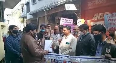 #ओबीसीमहासभा अशोकनगर द्वारा सांसद श्री केपी यादव जी(गुना शिवपुरी संसदीय क्षेत्र)को 52%OBCआरक्षण और #जातिगतजनगणना कराने को लेकर ज्ञापन सौंपा @chouhanshivraj जी म.प्र.के हर जिले में सांसद,विधायक व मंत्री को घेरा जाएगा।जल्द से जल्द #OBCआरक्षन