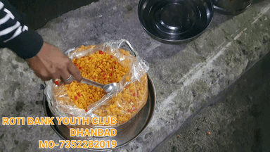 भूख से बड़ी कोई मजबूरी नही होती और
रोटी से बड़ी कोई ताकत नही होती
#rotibankyouthclub
#dhanbad
#free food