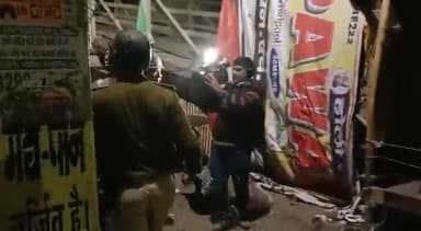 प्रायागराज:-
छात्र चीखते-चिल्लाते रहे पुलिस लाठी बरसाती रही ।
#prayagrajcity