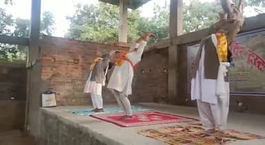 गणतंत्र दिवस के शुभ अवसर पर पलामू महिला पतंजलि प्रभारी के द्वारा विष्णु मंदिर डाल्टनगंज के प्रांगण में 
#सूर्य_नमस्कार🌅