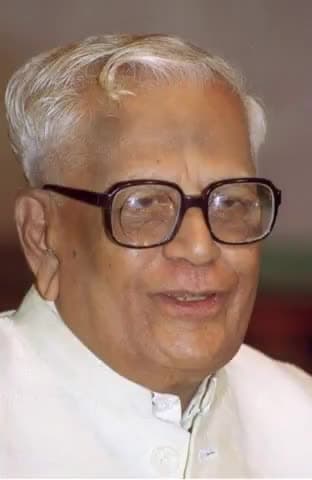 1942 के 'भारत छोडो आन्दोलन' से लेकर विविध आंदोलनों के द्वारा और स्वतंत्रता के पश्चात रचनात्मक राजनीति के द्वारा आखिर तक देश सेवा में लीन, भूतपूर्व राष्ट्रपति स्व. श्री. #रामस्वामी_वेंकटरमण जी की पुण्यतिथि पर विनम्र श्रद्धांजलि ।।