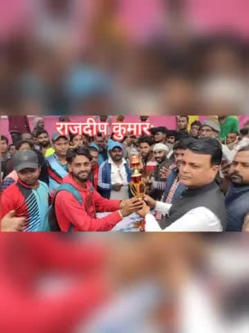 #RRB_NTPC की परीक्षा के रिजल्ट में धांधली एवं बिहार - यूपी में आन्दोलनरत छात्रों पर हुए पुलिसिया दमन के खिलाफ कल दिनांक 28/01/2022 को बिहार बंद का राष्ट्रीय जनता दल ने पूर्ण समर्थन किया है ।
अतः राजद के सभी वर्तमान/पूर्व प्रदेश पदाधिक