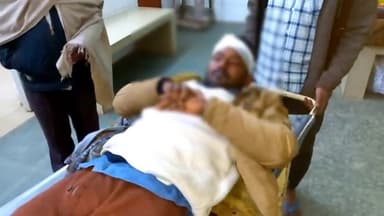 देेेवरिया: #पोखर भिंडा के पास बाइक के आगे कुत्ते को आ जाने से एक युवक गंभीर रूप से घायल पहुंचा अस्पताल जहां चल रहा है इलाज