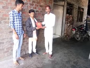 #लाखों#ईसा#मूसा को#अधर्म से#धर्म की ओर#सनातनी बनाने वाला#अमर#ग्रंथ#सत्यार्थ#प्रकाश#राष्ट्रीयस्वयंसेवक#संघ के#विशेष#पदाधिकारी#ठेकादार#बालू#वर्मा कौ देते #संतराम#आर्य