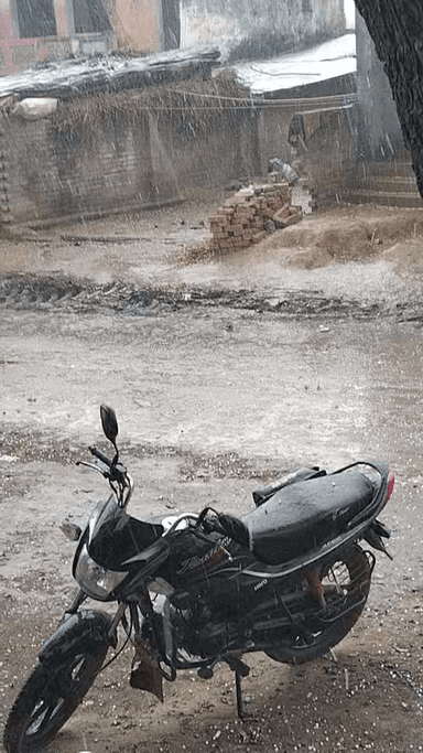 अलीगंज: ओले की बारिश#झमाझम ओले की बारिश#