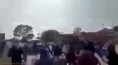 #यूपी_में_का_बा .....😁
योगी सरकार के प्रवक्ता और कैबिनेट मंत्री श्रीकांत शर्मा को लोगों ने जमकर खदेड़ा।