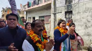 राजकुमार जी के समर्थन में कांग्रेस की राष्ट्रीय प्रवक्ता रागिनी
नायक अन्य कांग्रेस समर्थकों के साथ चुक्खुवाला क्षेत्र में पदयात्रा एवं जनसंपर्क कर राजपुर विधानसभा वासियों से कांग्रेस को वोट देने की अपील करते हुए! #राजपुर_का_राजकुमार