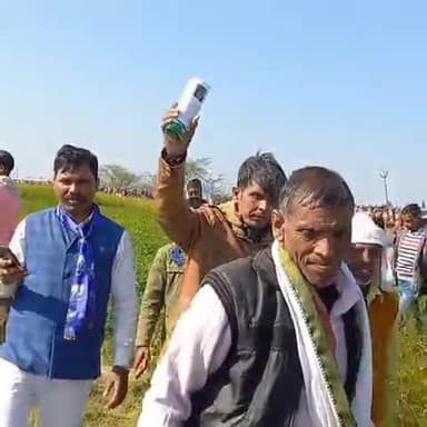 भीम आर्मी के राष्ट्रीय मुख्य सचिव एवं मैनपुरी जिलाध्यक्ष मोनू कुमार आजाद अपनी टीम के साथ कानपुर मंडल के #बेला_बर्रू
