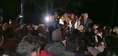 घर-घर जनसंपर्क।
अपनों ने दिया अपनों को सन्देश, 10 मार्च को आ रहे है श्री अखिलेश।
#UPWithAkhilesh #BarkheraWithHemraj
#22meinbicycle