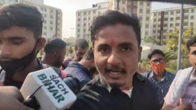 पटना ग्रामीण: AKU में इंजिनीरिंग छात्रों का हल्ला बोल | Aryabhatta knowledge University
#AKUProtest #AryabhatUniversity