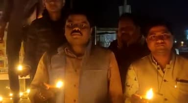 14/02/2022 भिंड मेहगांव में NSUI विधानसभा अध्यक्ष अंकित तोमर एवं अन्य साथियों द्वारा 14 फरवरी को पुलवामा हमले में शहीद हुए जवानों को श्रद्धांजलि अर्पित की गई ।।
#पुलवामा_शहीद_दिवस