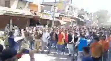 गोवंश से दुष्कर्म के मामले में कल तिजारा बंद, हिंदू संगठनों ने आरोपीयों को फाँसी कि सजा देने कि माँग कि
#Alwar_News