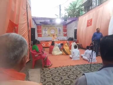 मेरे #मित्र #योग #प्रचारक #आचार्य #विश्वामित्र जी द्वारा #आर्य #समाज #संचार नगर #इंदोर मे यज्य करते #गुरूकुल