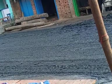 कलेर: #उसरी नीमा का तेलपा का मुख्य रोड का स्थिति बेहद खराब है# रोड पर नली बह रहा है