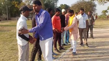 ग्राम #पाराबन्नू बेगम मे #क्रिकेट टूर्नामेंट शुभारम्भ मे उपस्थित रहा युवाओं सहित #खिलाड़ियों का उत्साह वर्धन करते हुए #PC