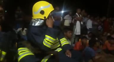 खड़गपुर: ग्राम #टेटिया वार्ड नंबर 8
में आग से सुरक्षा के बारे में फायर कर्मियों द्वारा एवं नुक्कड़ नाटक के माध्यम से बताया