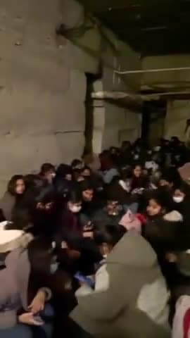 प्रधानमंत्री रैलियों में,
मंत्री बॉर्डर के पार और
भारत के बच्चे बंकर में..
#UkraineRussianWar