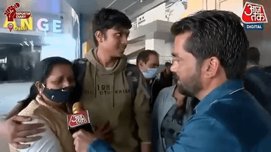 बहुत ही भावुक कर देने वाला वीडियो
जब युक्रेन से लौटे एक बच्चे की मां ने प्रधान सेवक श्री नरेंद्र मोदी जी का धन्यवाद दिया और उनके हमेशा जीतने की कामना की।
#नरेन्द्रमोदी