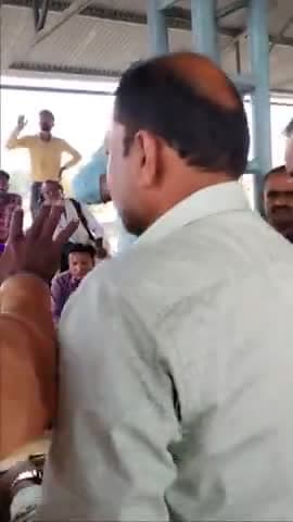 #गैरतगंज #मंडी में किसानों के साथ #अन्याय पहले से खड़े #किसानों के माल की नहीं की नीलामी। बरती जा रही अनियमिताएं #किसान