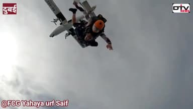 देखो मेवाती ने लगायी हवाई जहाज़ से छल्लांग आसमान में तिरंगे को लहराया FCG Saif Skydiving in Dubai... #dtvnews #Fcg #Yahaya_urf_Saif #Dubai #Skydive #हवाई_जहाज #stand #fantasycricketguru