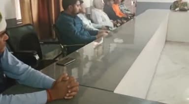 डेरापुर: झींझक कस्बे में विश्व हिंदू परिषद ने की बैठक, राम नावमी के कार्यक्रम को लेकर बनाई गई भूमिका #jhinjhak