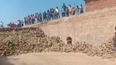 अवैध ईंट भट्टों पर बाबा का चला बुलडोजर व पूरे भट्टे में पानी भरकर ईट भट्टे को सीज किया गया। #बाबा_का_बुलडोजर