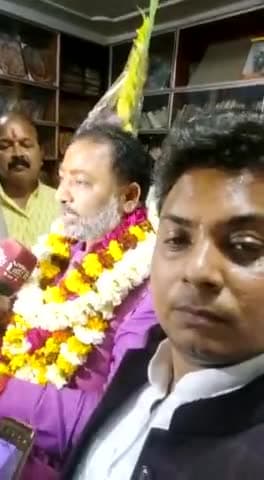 भारतीय जनता पार्टी के प्रदेश उपाध्यक्ष श्री दयाशंकर सिह जी बलिया नगर से विधायक होने पर जीत की बधाई देते हुए #बृजेश #कुमार #लोनिया #चौहान #प्रदेश #उपाध्यक्ष #अपनी #पार्टी #सेकुलर व #राहुल #लोनिया #चौहान #जिला #अध्यक्ष #बदायूं #अपनी #पार्टी