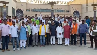आज जयपुर में राष्ट्रवादी मित्रों के साथ #TheKashimirFiles देख रहा हूँ । कश्मीरी पंडितों के साथ हुए अन्याय को उजागर कर रही इस पिक्चर ने भावुक कर दिया है ।
