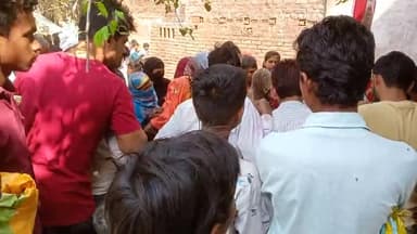 जैनपुर ग्राम सभा की राशन की दुकान पर होती है कालाबाजारी किसी को चावल किसी को चना किसी को मिला है सिरफ नमक
#ration