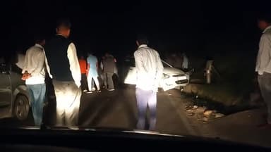 हमीरपुर: 16 की दर रात क्रीब 10 बजे सुजानपुर के दुसरका एम हुई दुर्घटना .चालक शरब पी के गाड़ी चला रहा था। #Shubham thakur