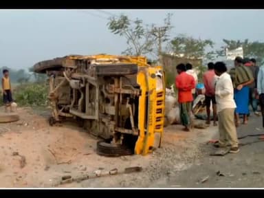 #स्कॉर्पियो व #पीकअप के आमने-सामने की #टक्कर में #होली में घर #लौट रही #नवहट्टा के #छात्रा का #दर्दनाक #मौत