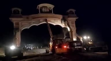 राजस्थान स्थित विश्व विख्यात
"बालाजी महाराज का"
#सालासर_द्वार_ढहाया
प्राप्त सूचना के आधार पर सुजानगढ़ मार्ग पर बने साल