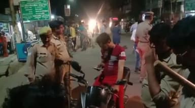 डेरापुर: झींझक चौकी प्रभारी देव नारायण द्विवेदी ने कस्बे में चलाया सघन चेकिंग अभियान #झींझक #पुलिस