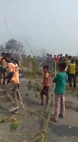 #खौफनाक
#बीड़ी_चौक से #मदनपुर वाला #सड़क_मार्ग जाने की क्रम में
#तरौना के एक #युवक_को_पीटकर_मौत के घाट उतार दिया
